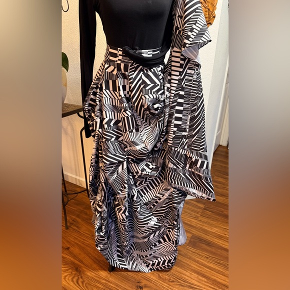 Fashion Nova Abstract Patterned Maxi Skirt - Picture 7 of 8